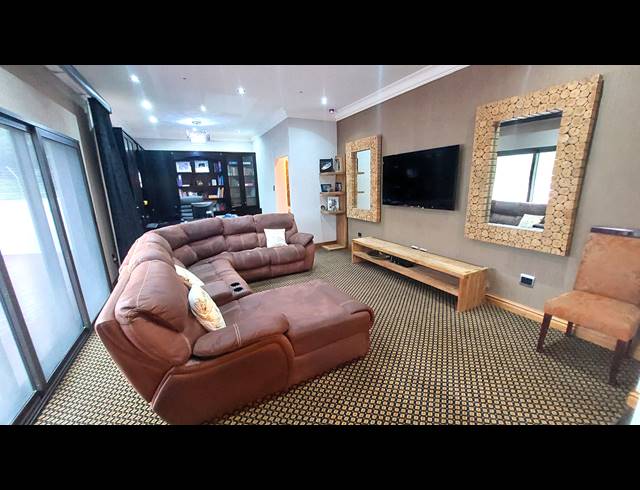 3 BEDROOM TOWNHOUSE FOR SALE IN SHELLY BEACH